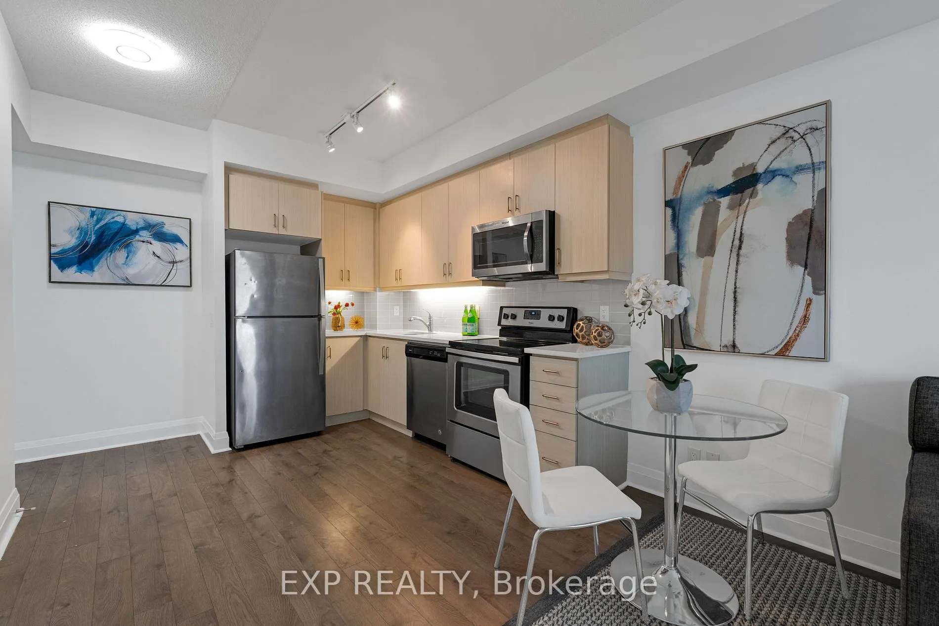 17 Zorra St, #701