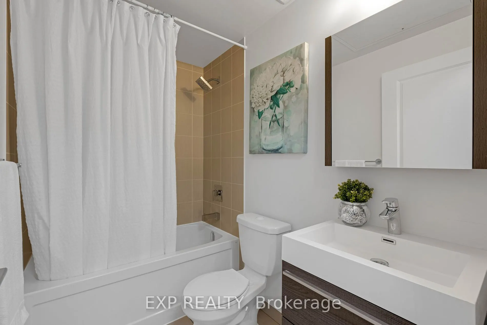 17 Zorra St, #701