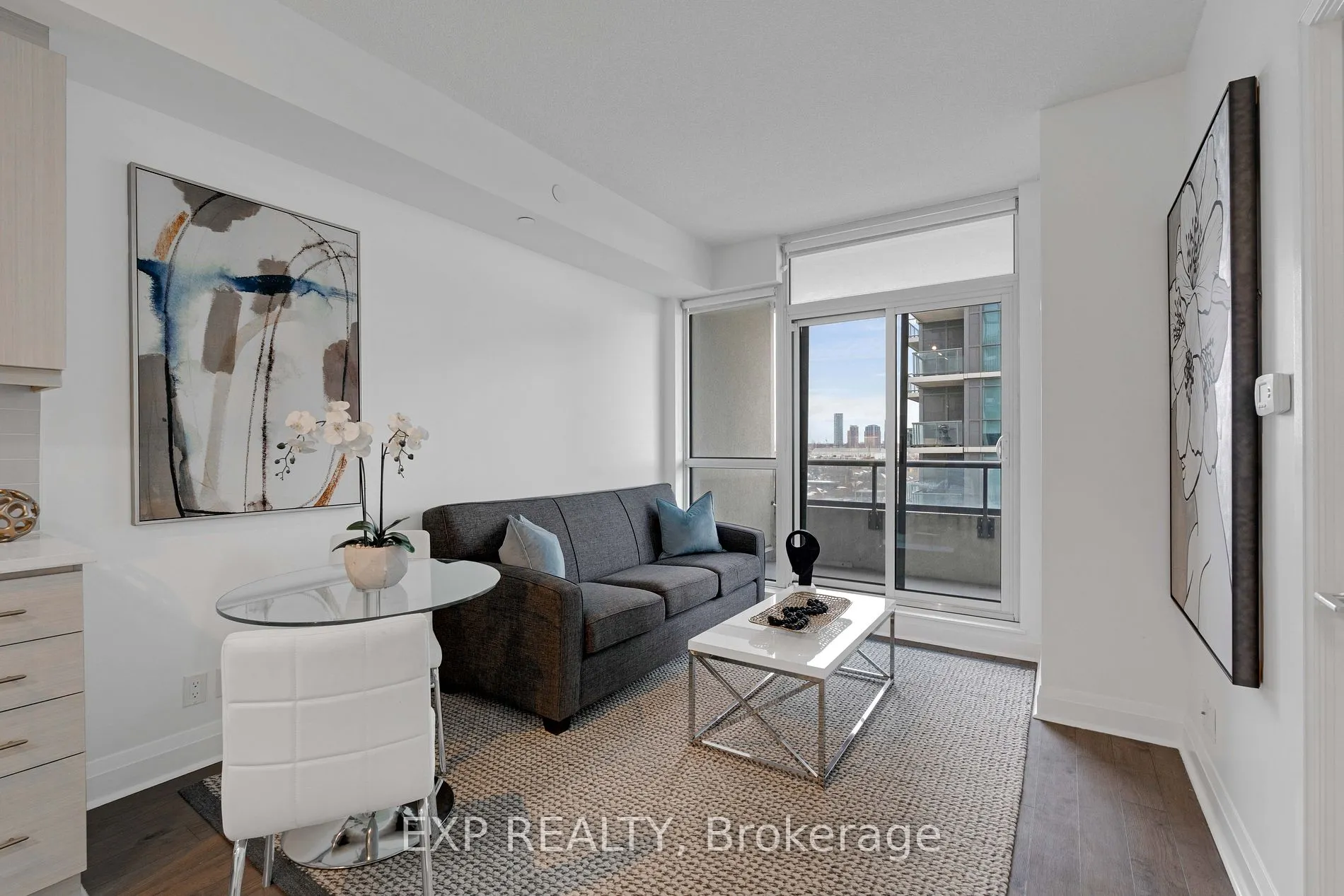 17 Zorra St, #701