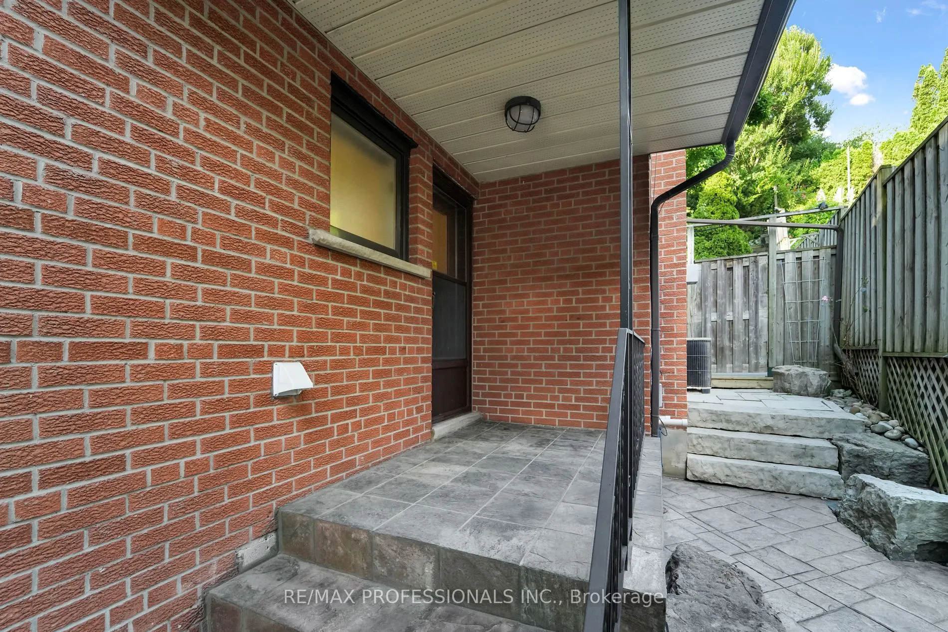 33 Bonnyview Dr