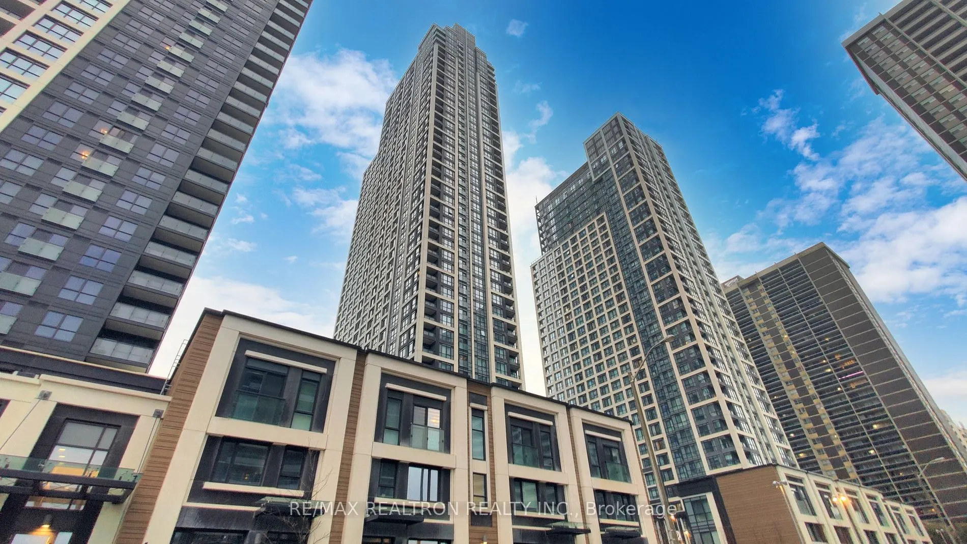 7 Mabelle Ave, #308A