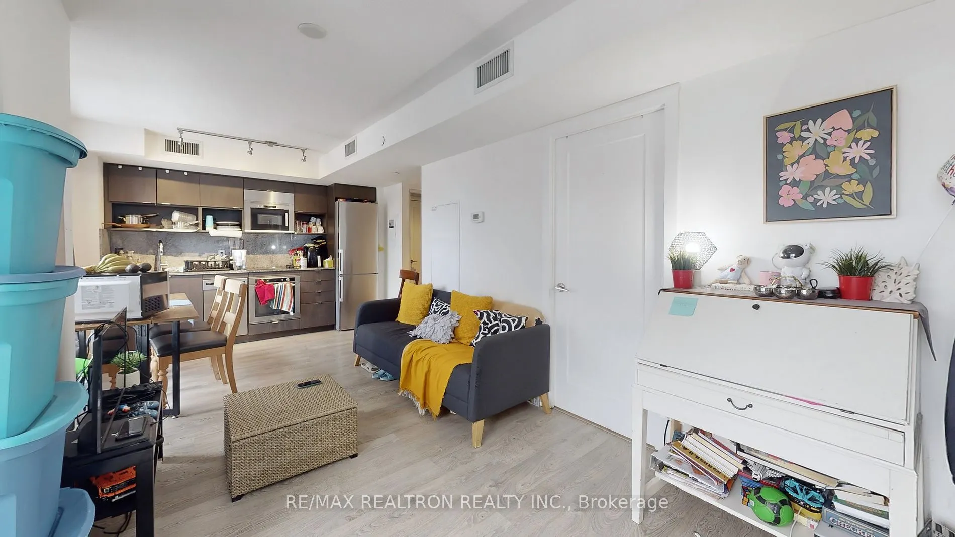 7 Mabelle Ave, #308A