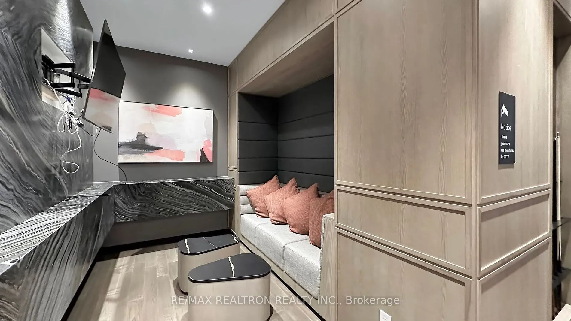 7 Mabelle Ave, #308A