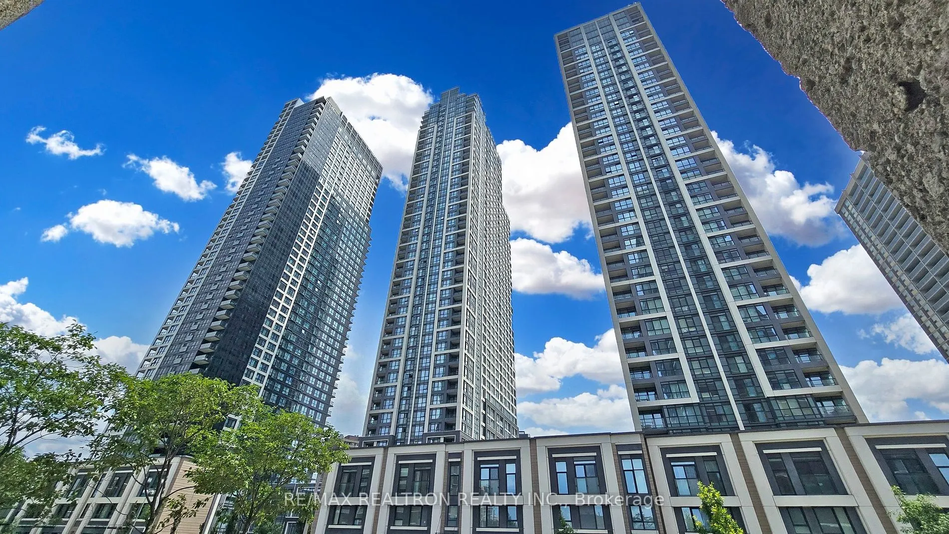 7 Mabelle Ave, #308A