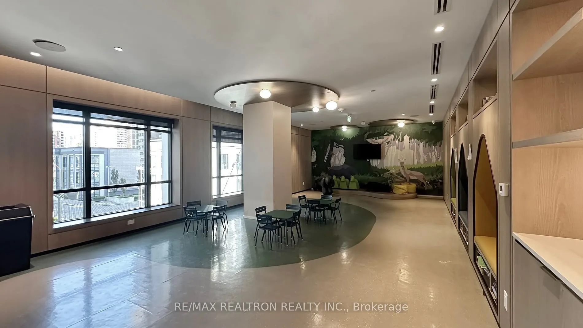 7 Mabelle Ave, #308A
