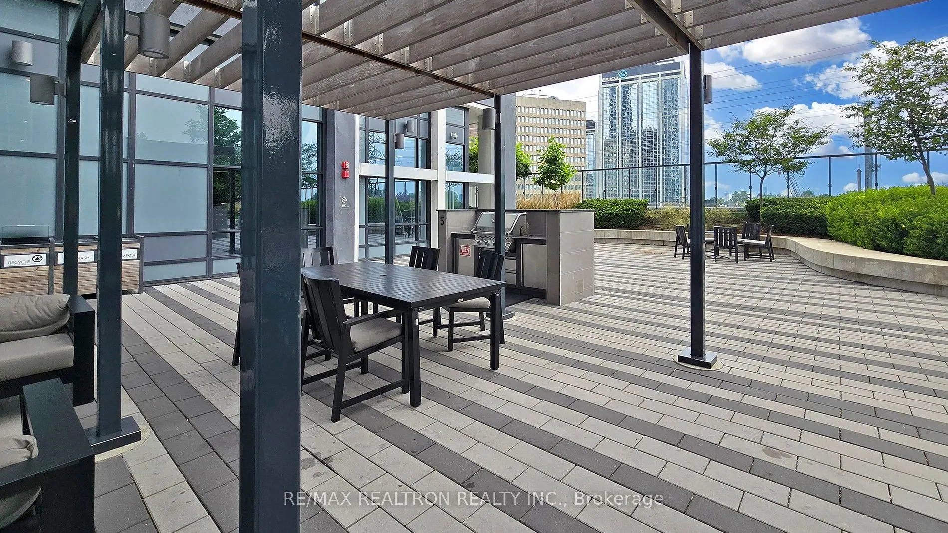 7 Mabelle Ave, #308A