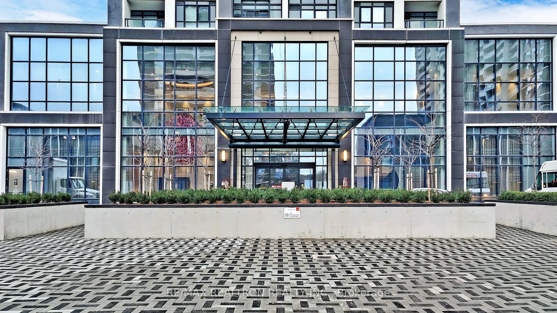 7 Mabelle Ave, #308A