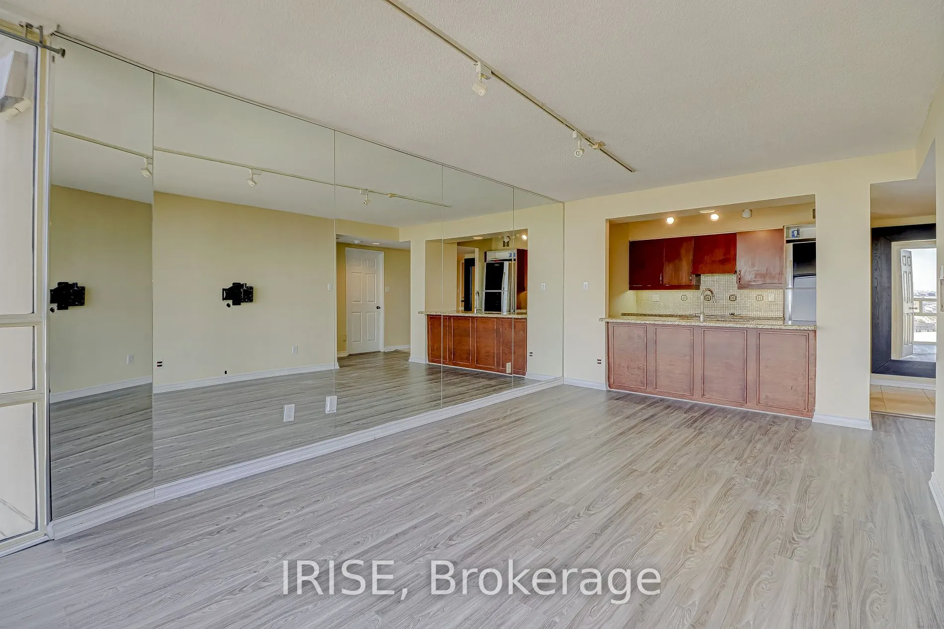 50 Eglinton Ave, #1802