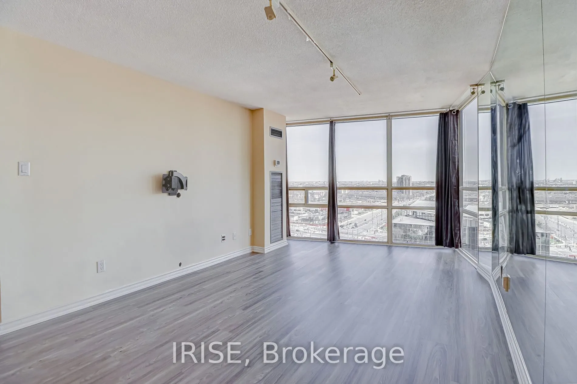 50 Eglinton Ave, #1802