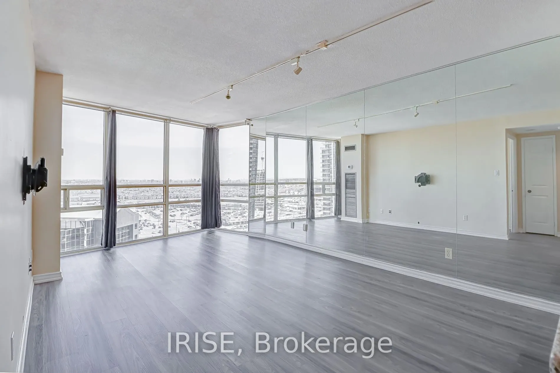 50 Eglinton Ave, #1802