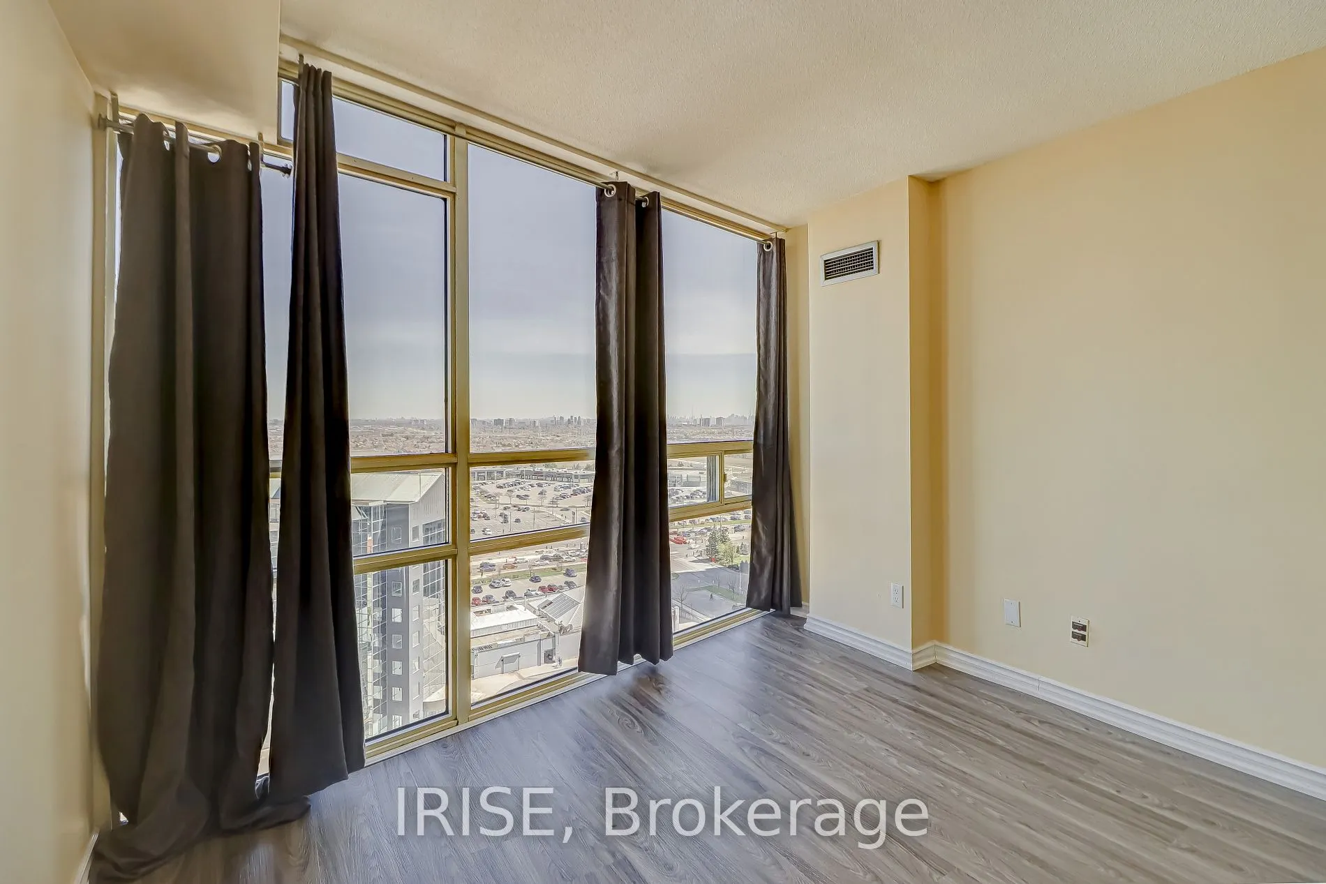 50 Eglinton Ave, #1802