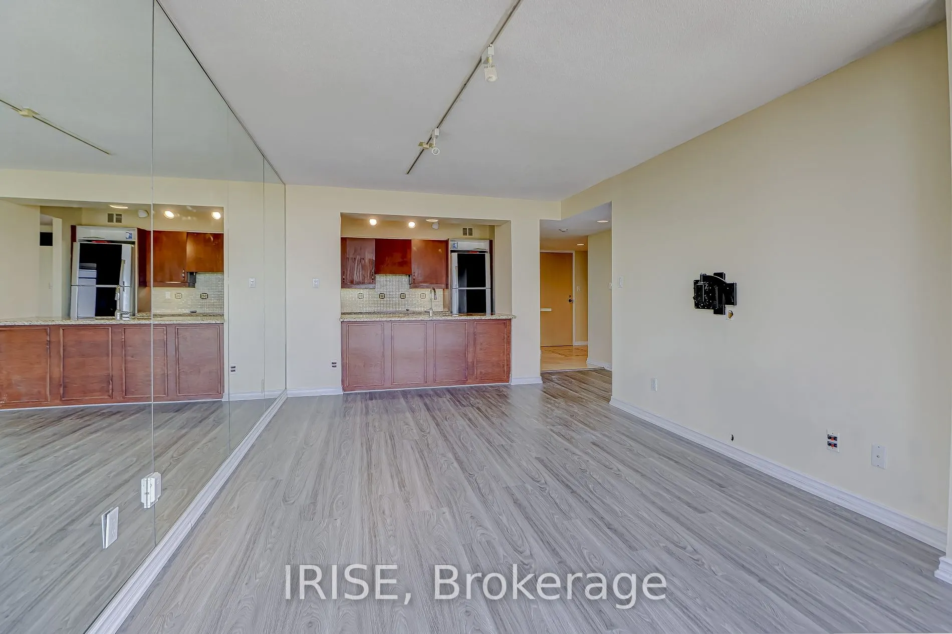 50 Eglinton Ave, #1802