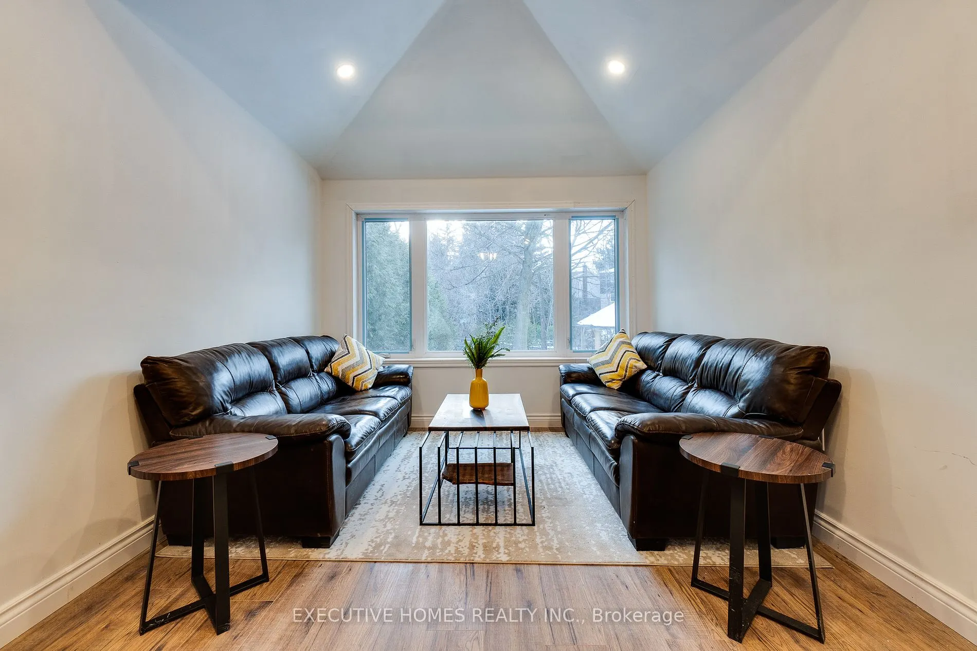 208 Glen Oak Dr