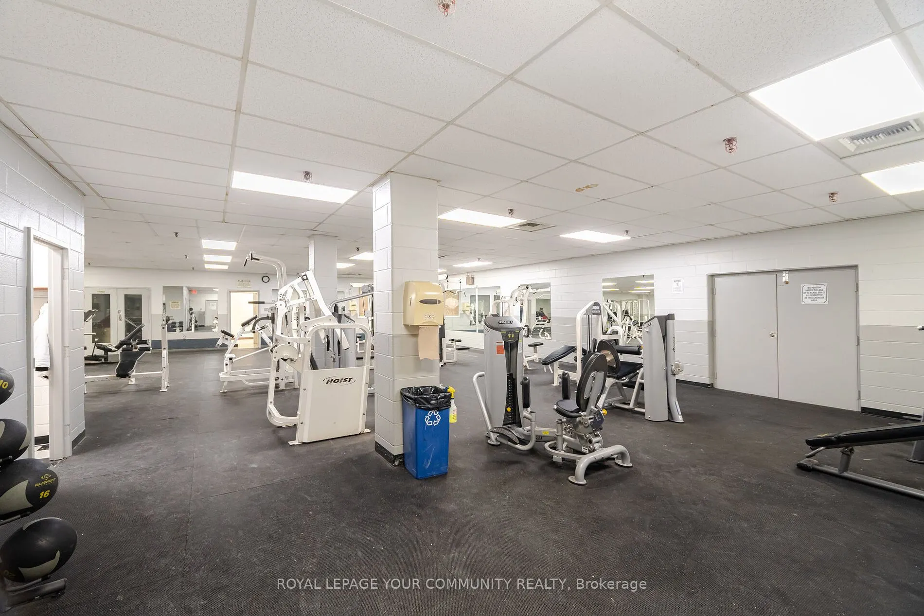 25 Four Winds Dr, #902