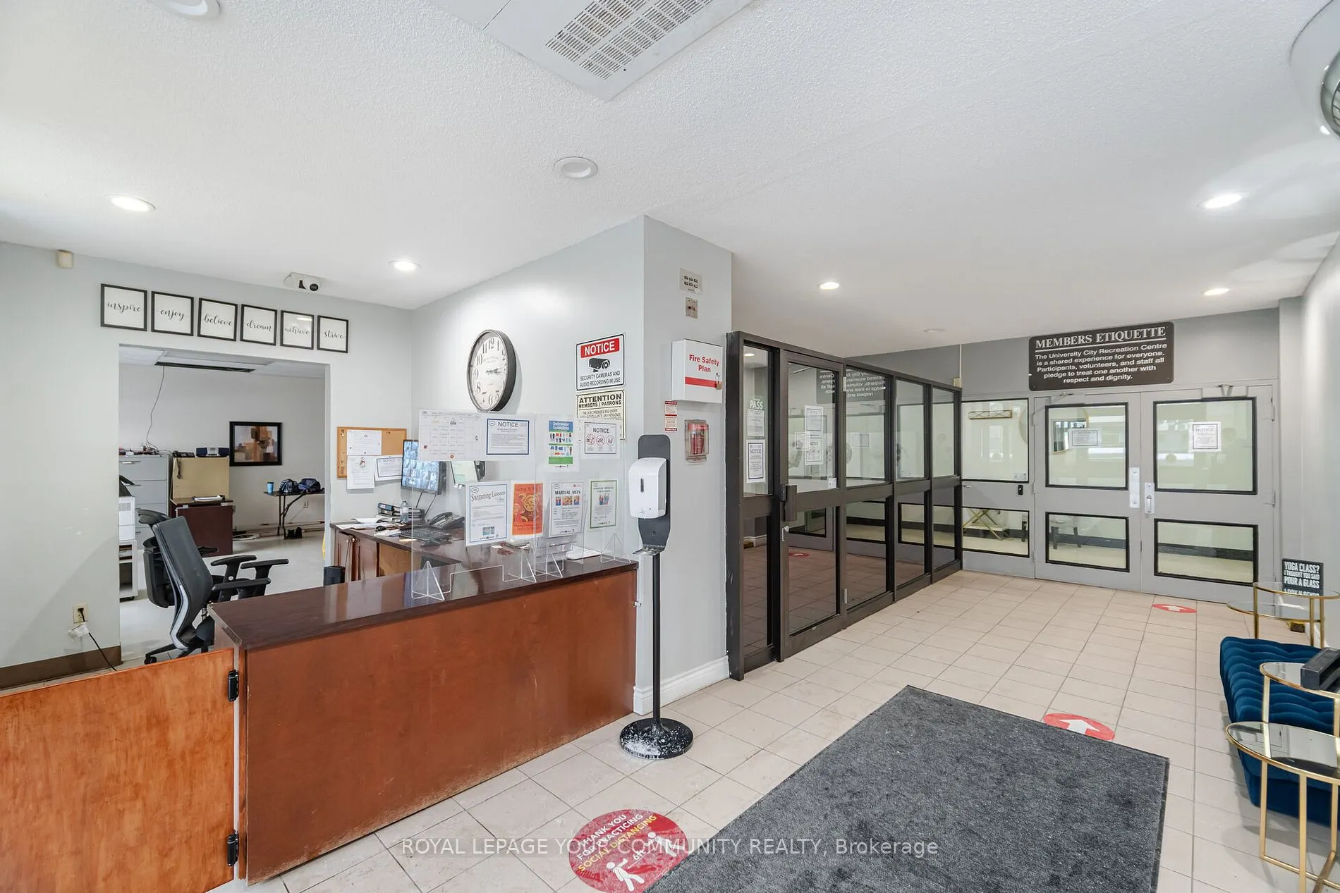 25 Four Winds Dr, #902