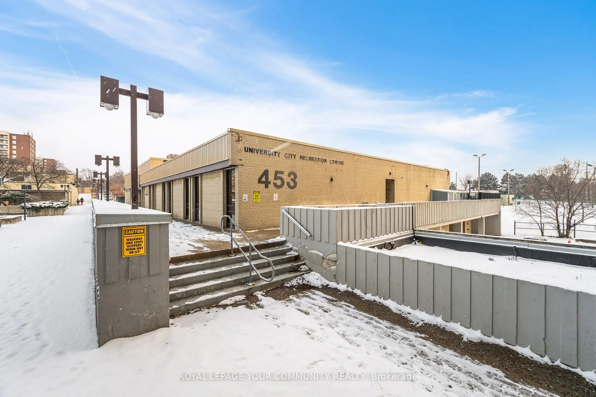 25 Four Winds Dr, #902
