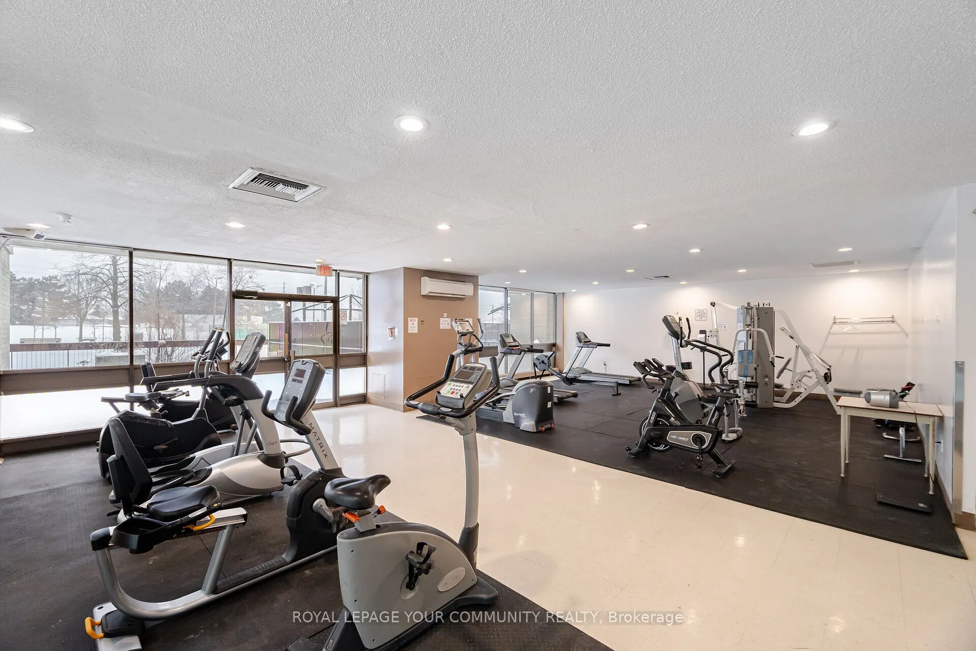 25 Four Winds Dr, #902