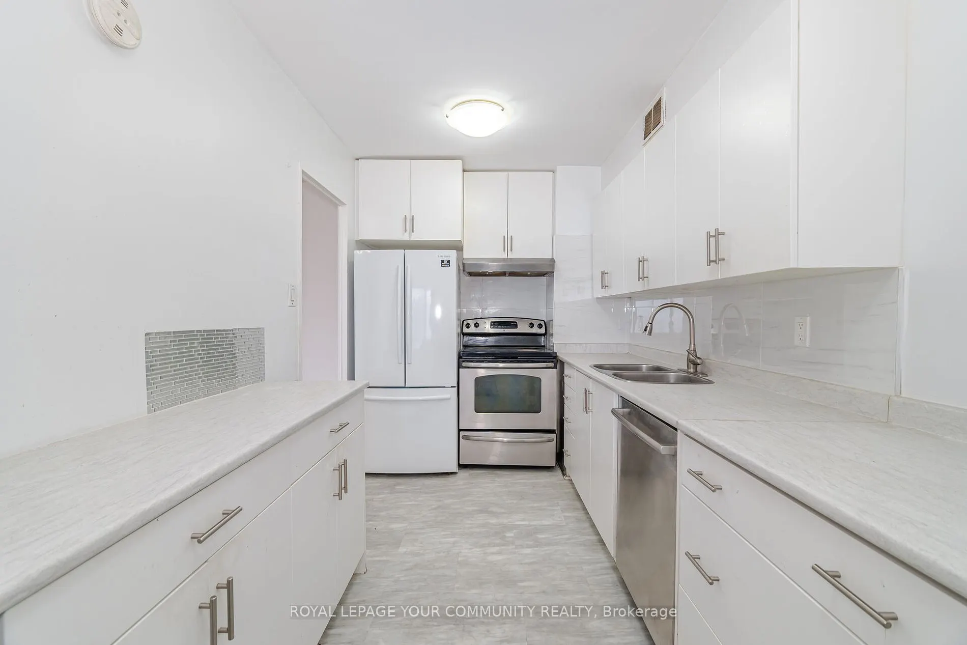 25 Four Winds Dr, #902
