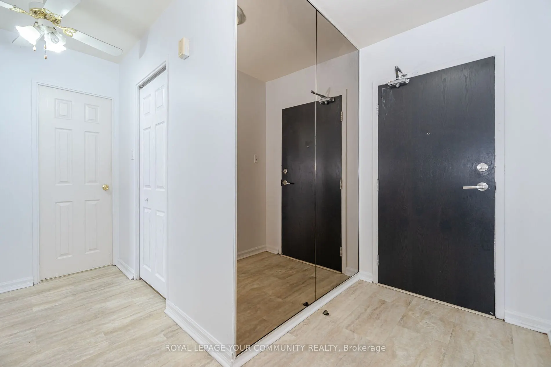 25 Four Winds Dr, #902