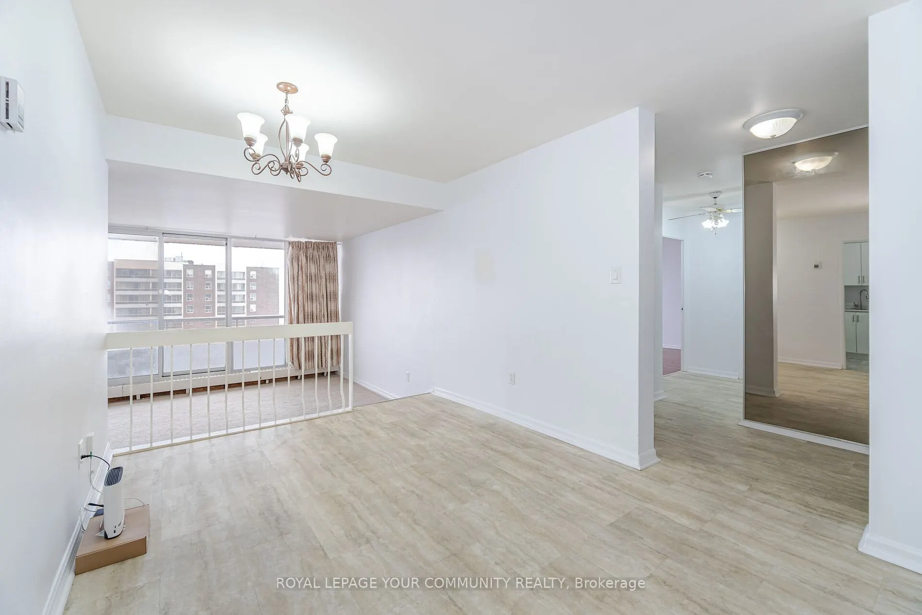 25 Four Winds Dr, #902