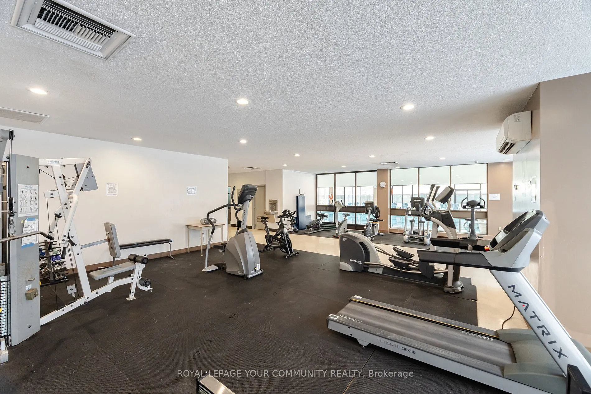 25 Four Winds Dr, #902