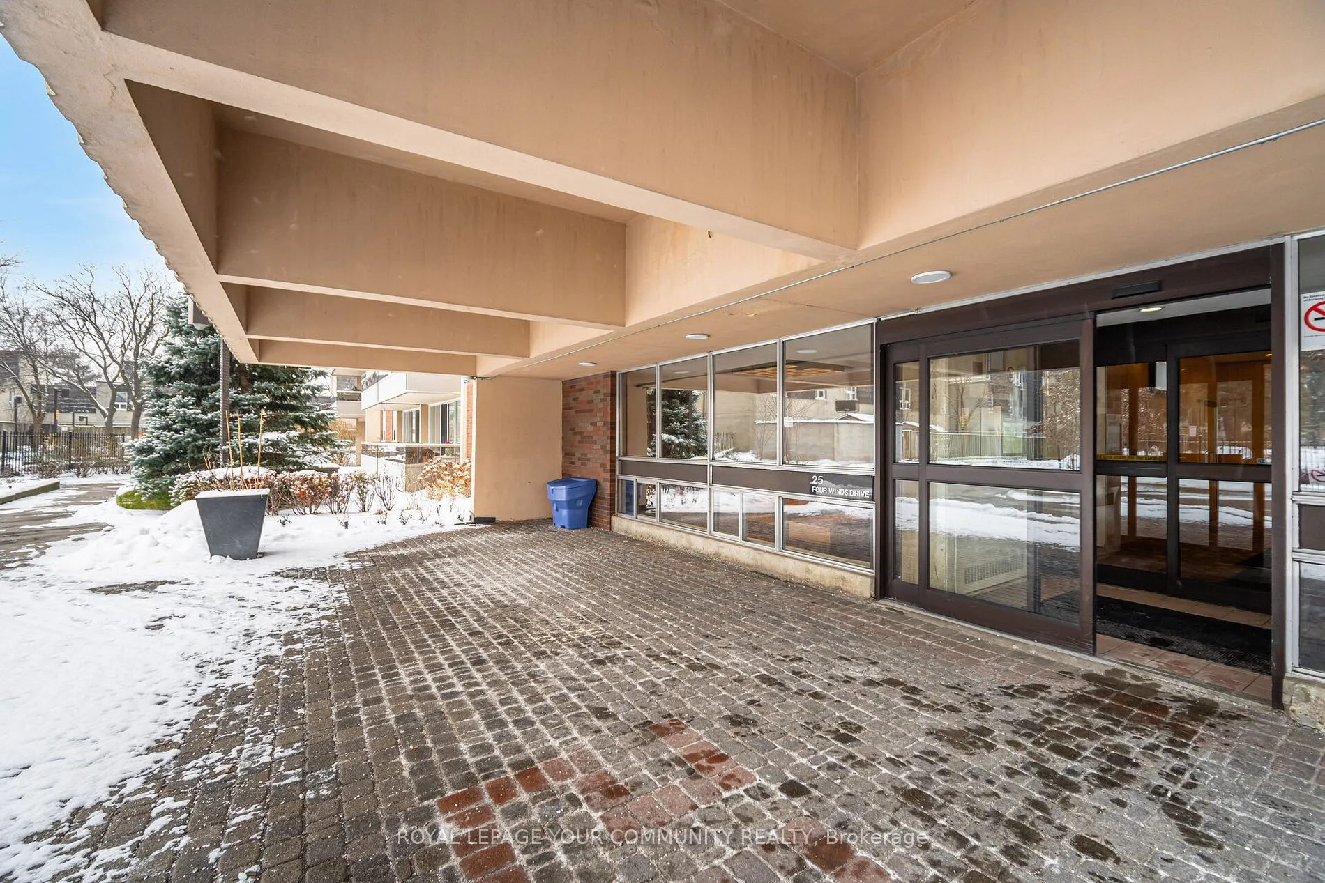 25 Four Winds Dr, #902