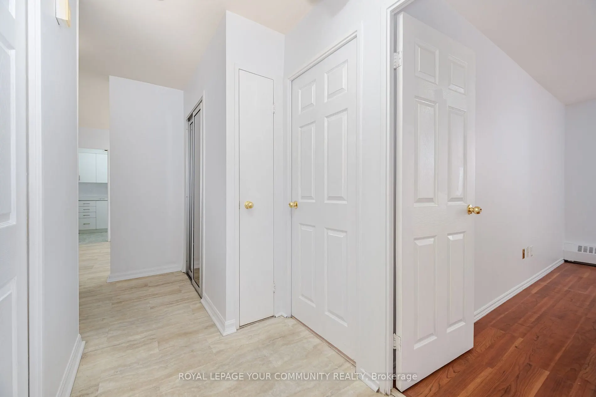 25 Four Winds Dr, #902