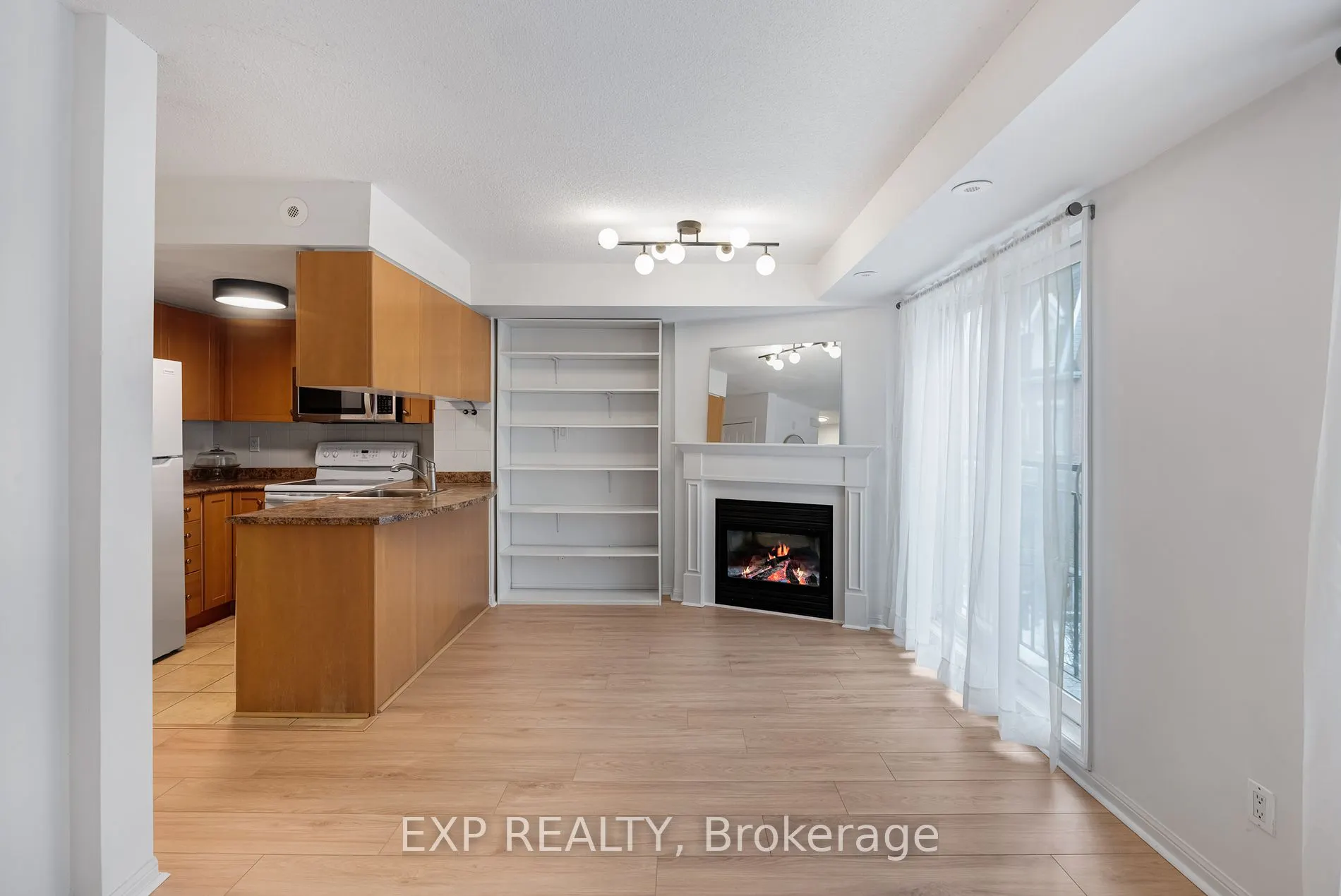 12 Laidlaw St, #806