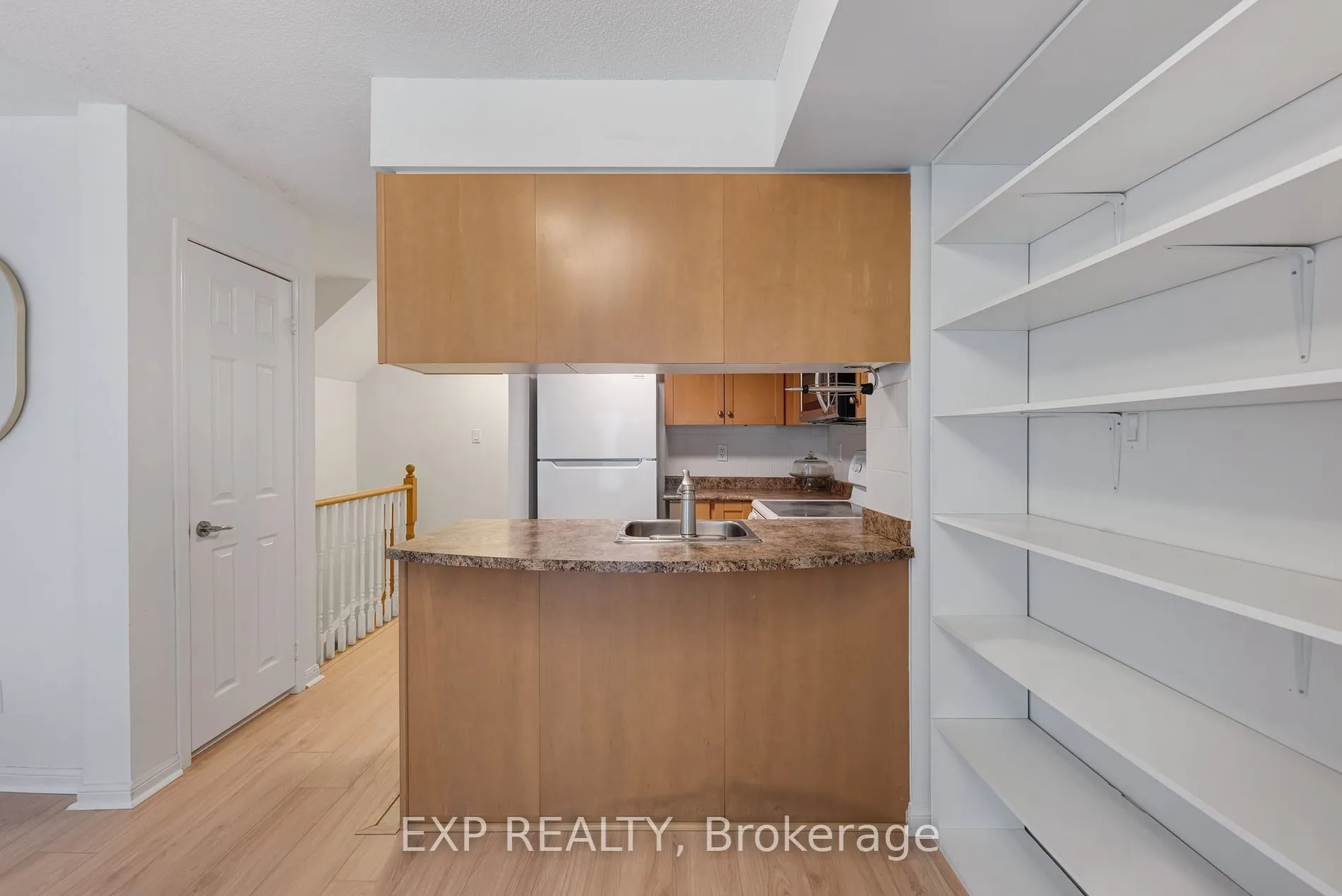12 Laidlaw St, #806