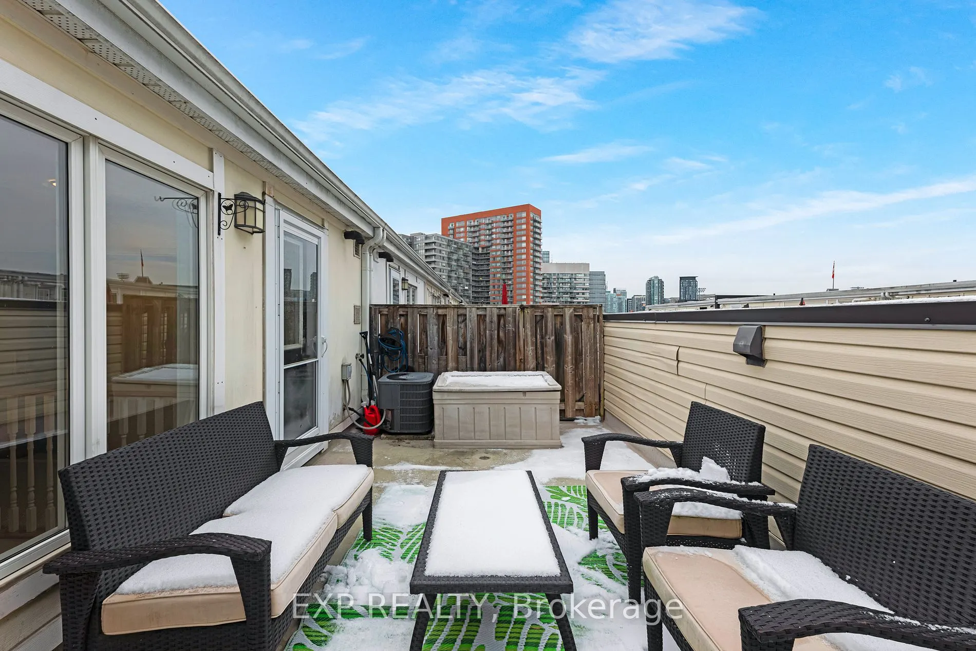 12 Laidlaw St, #806