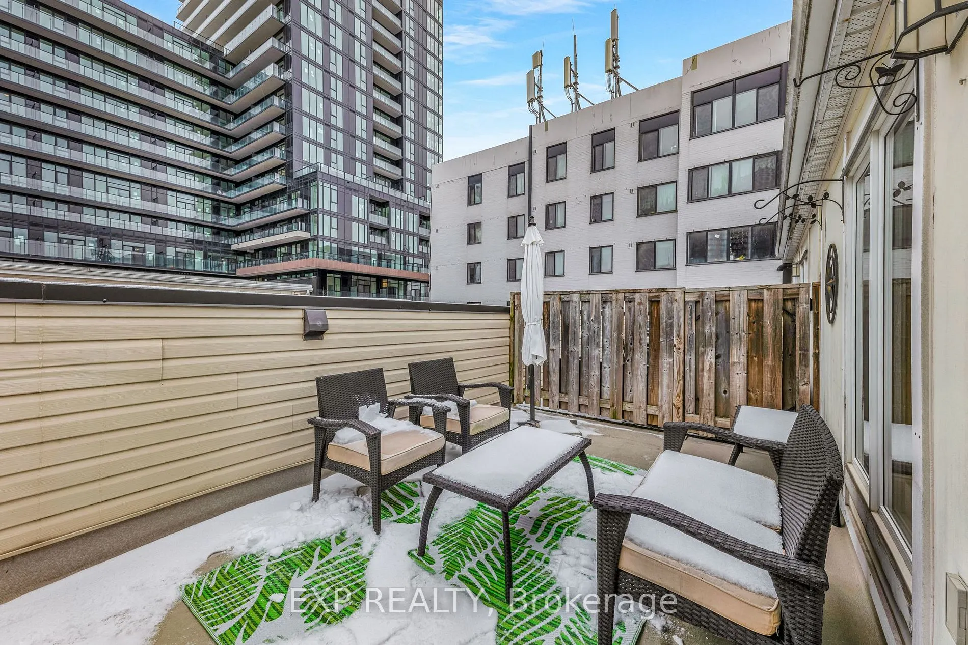 12 Laidlaw St, #806