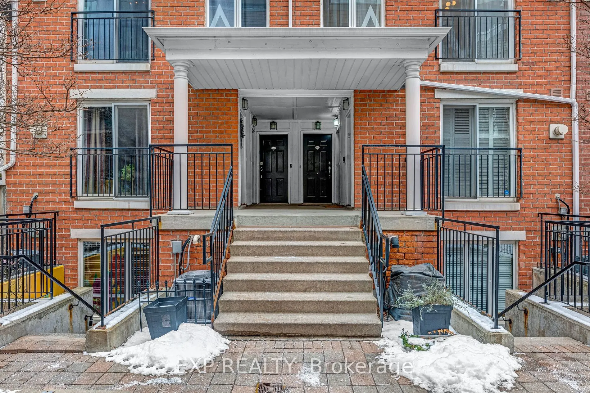 12 Laidlaw St, #806