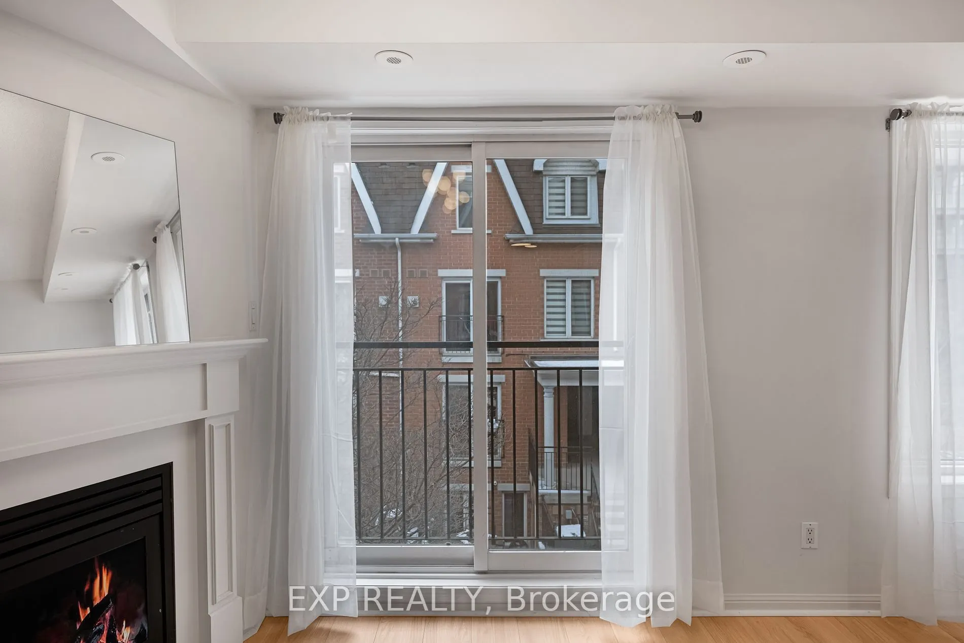 12 Laidlaw St, #806