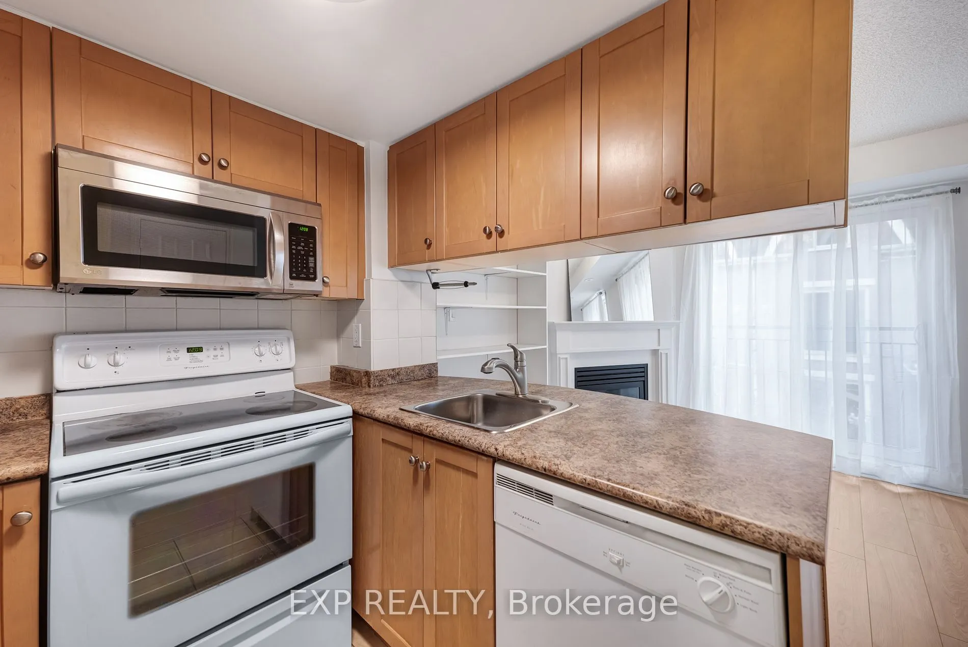 12 Laidlaw St, #806