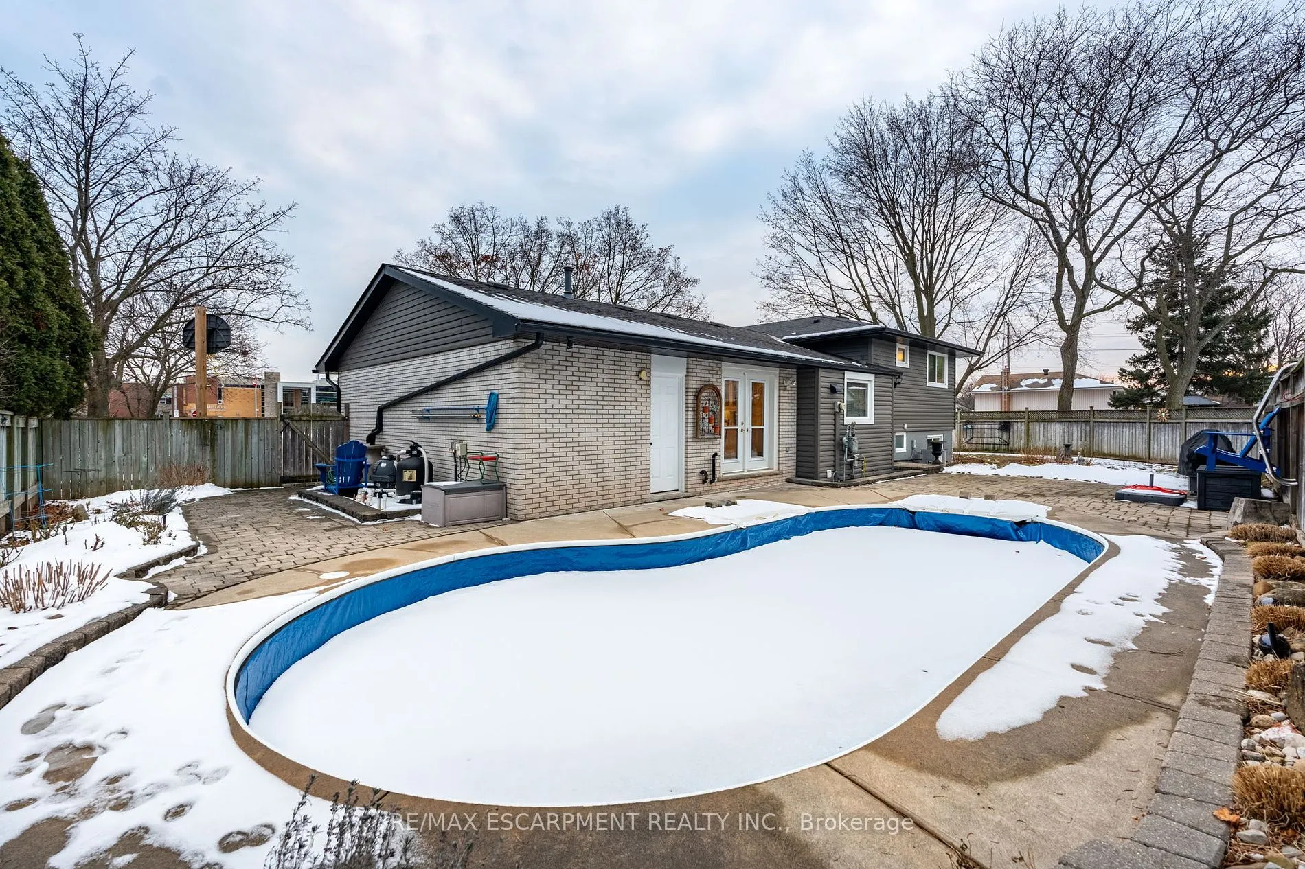 3237 Woodward Ave