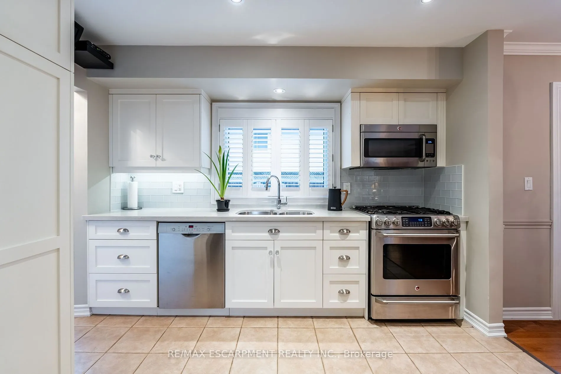 3237 Woodward Ave