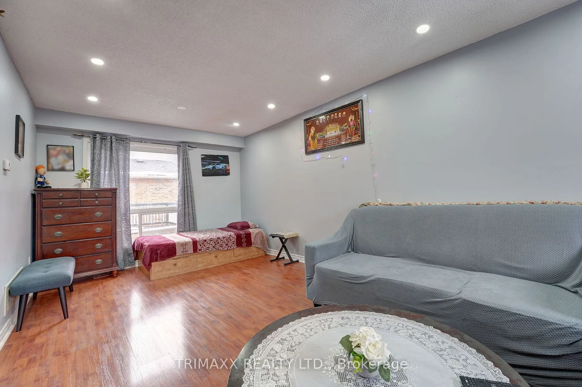 77 Stoneledge Circle N