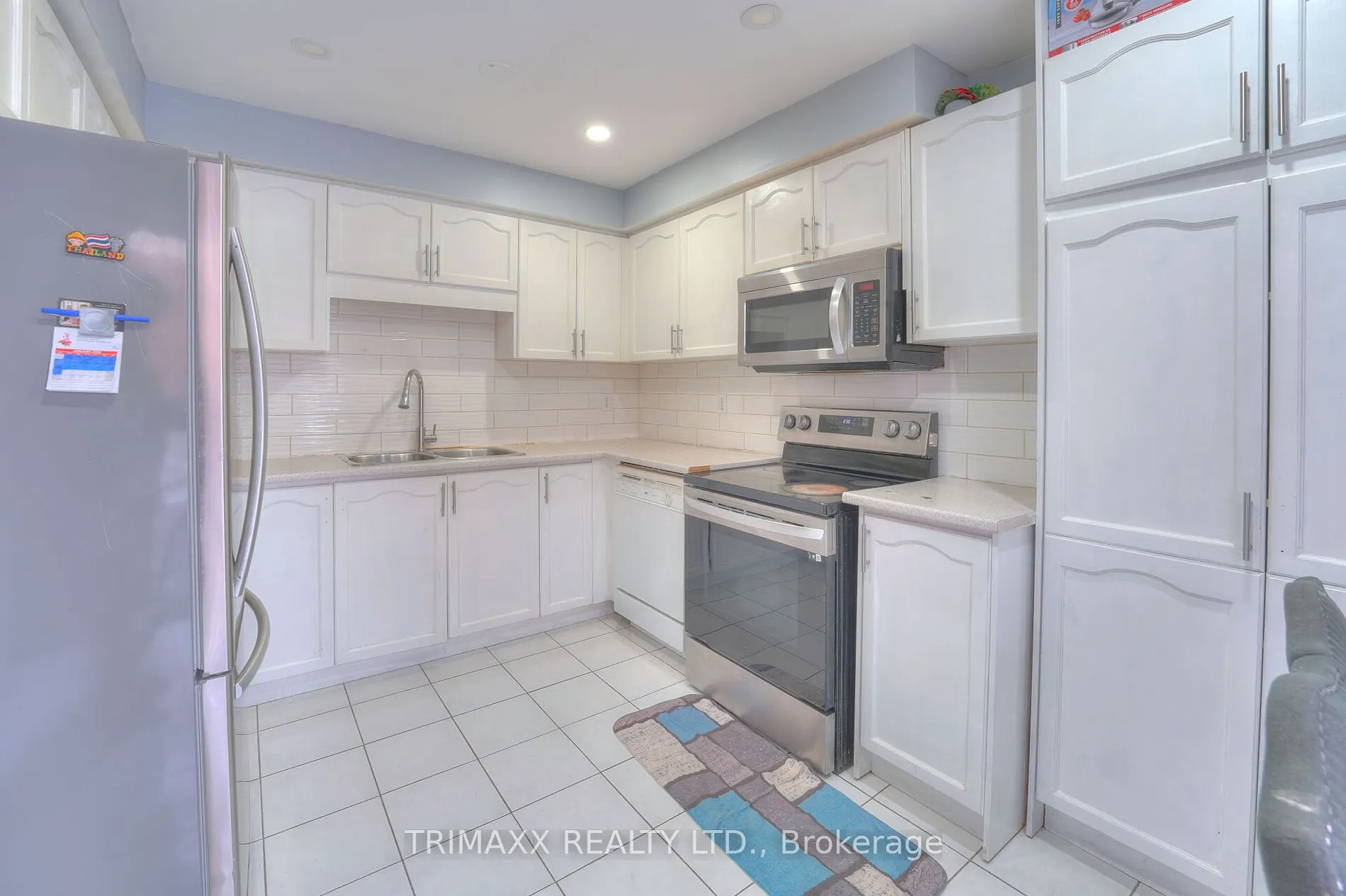 77 Stoneledge Circle N