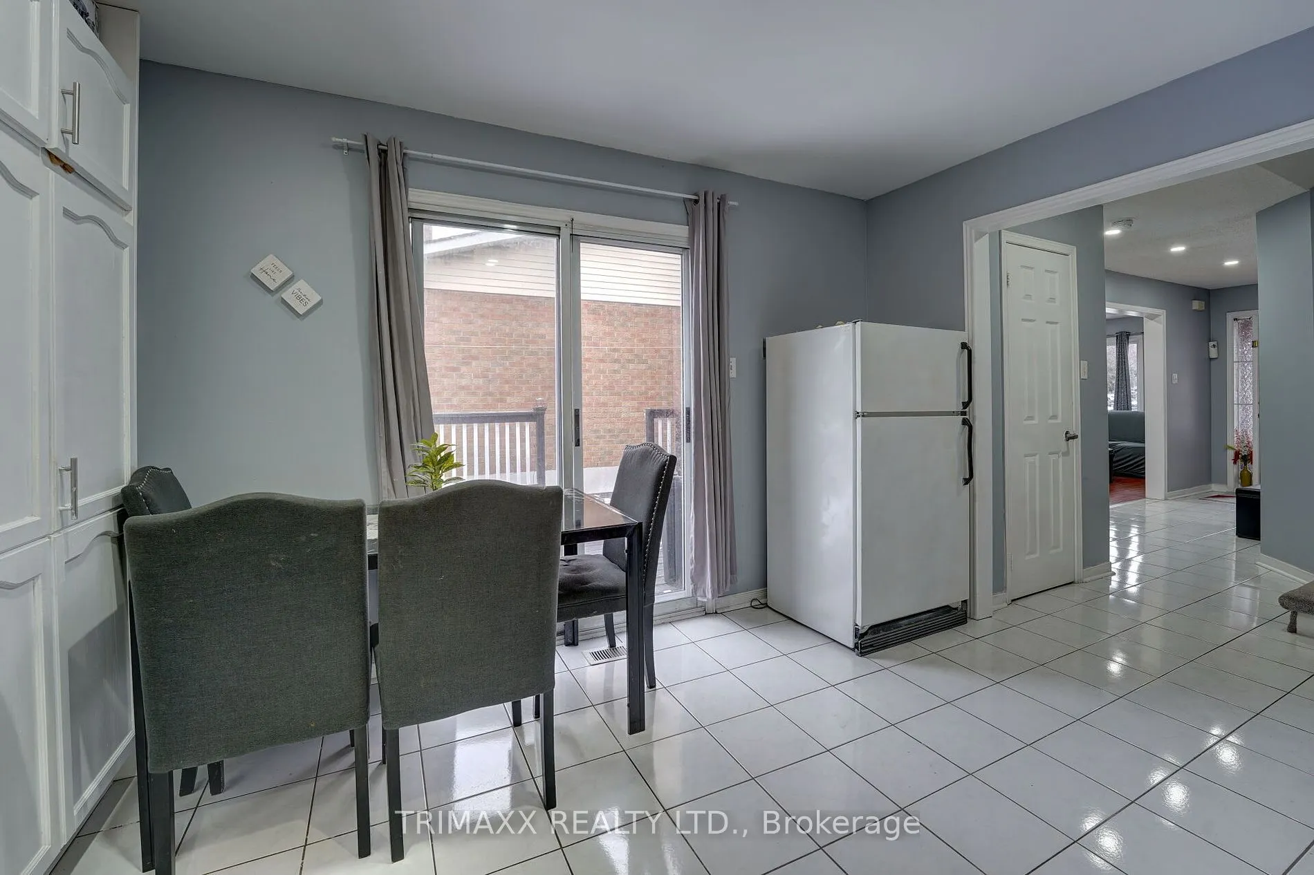 77 Stoneledge Circle N