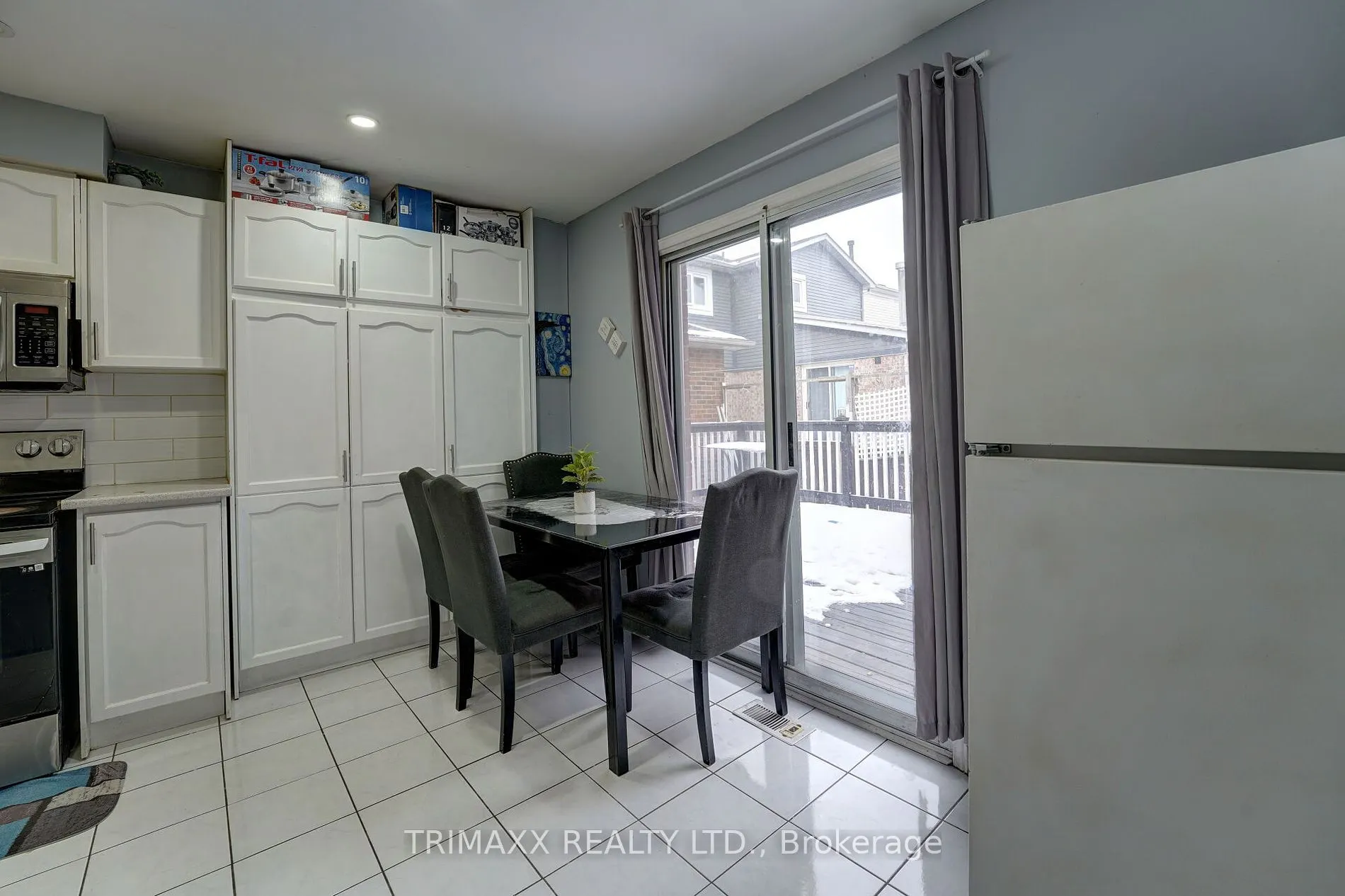 77 Stoneledge Circle N