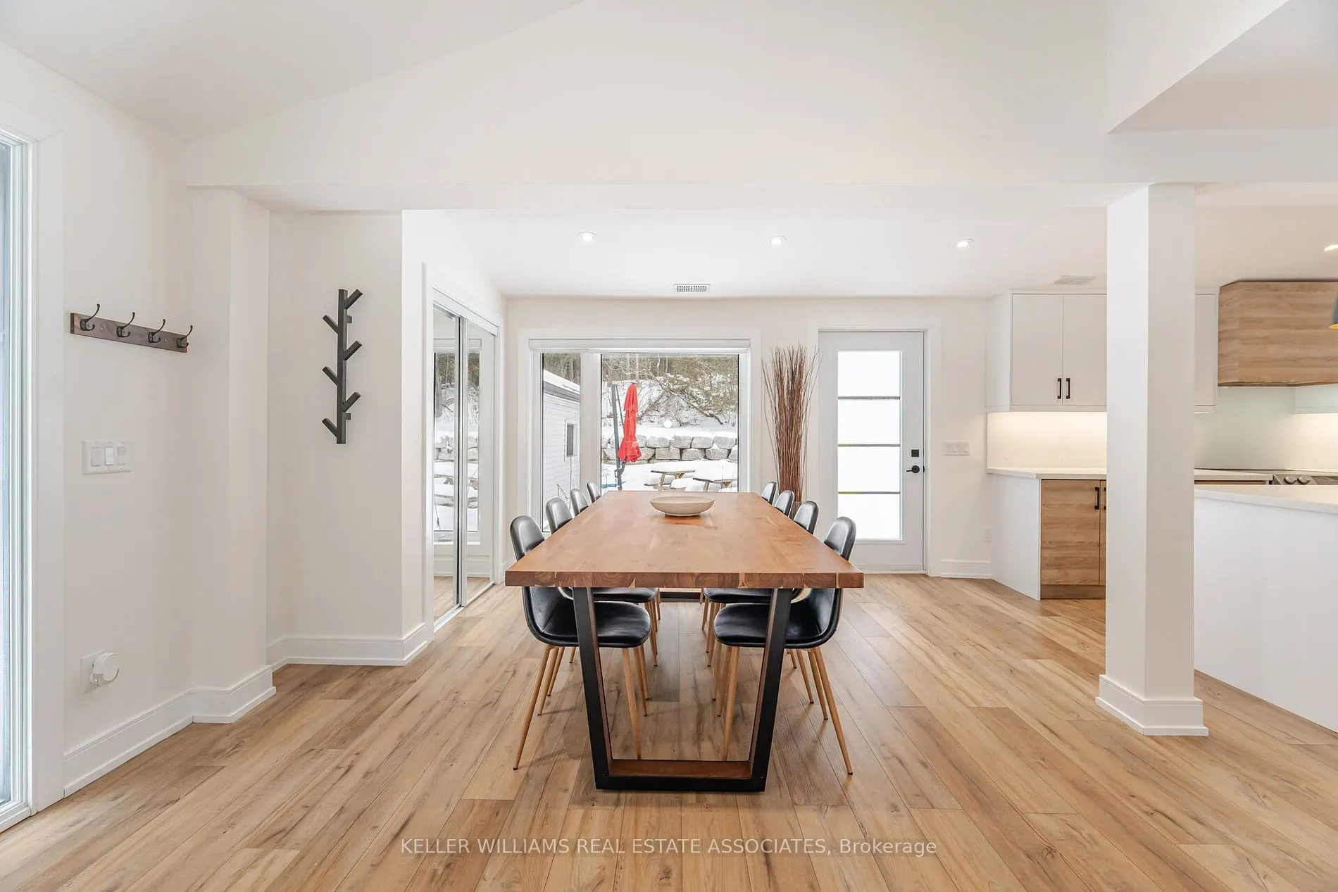 57 King St S