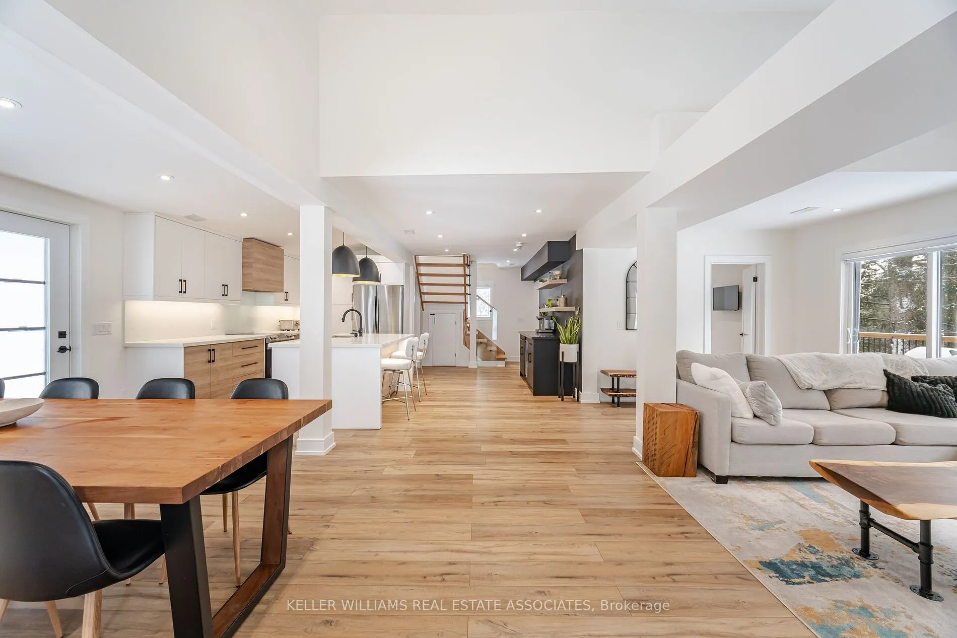 57 King St S