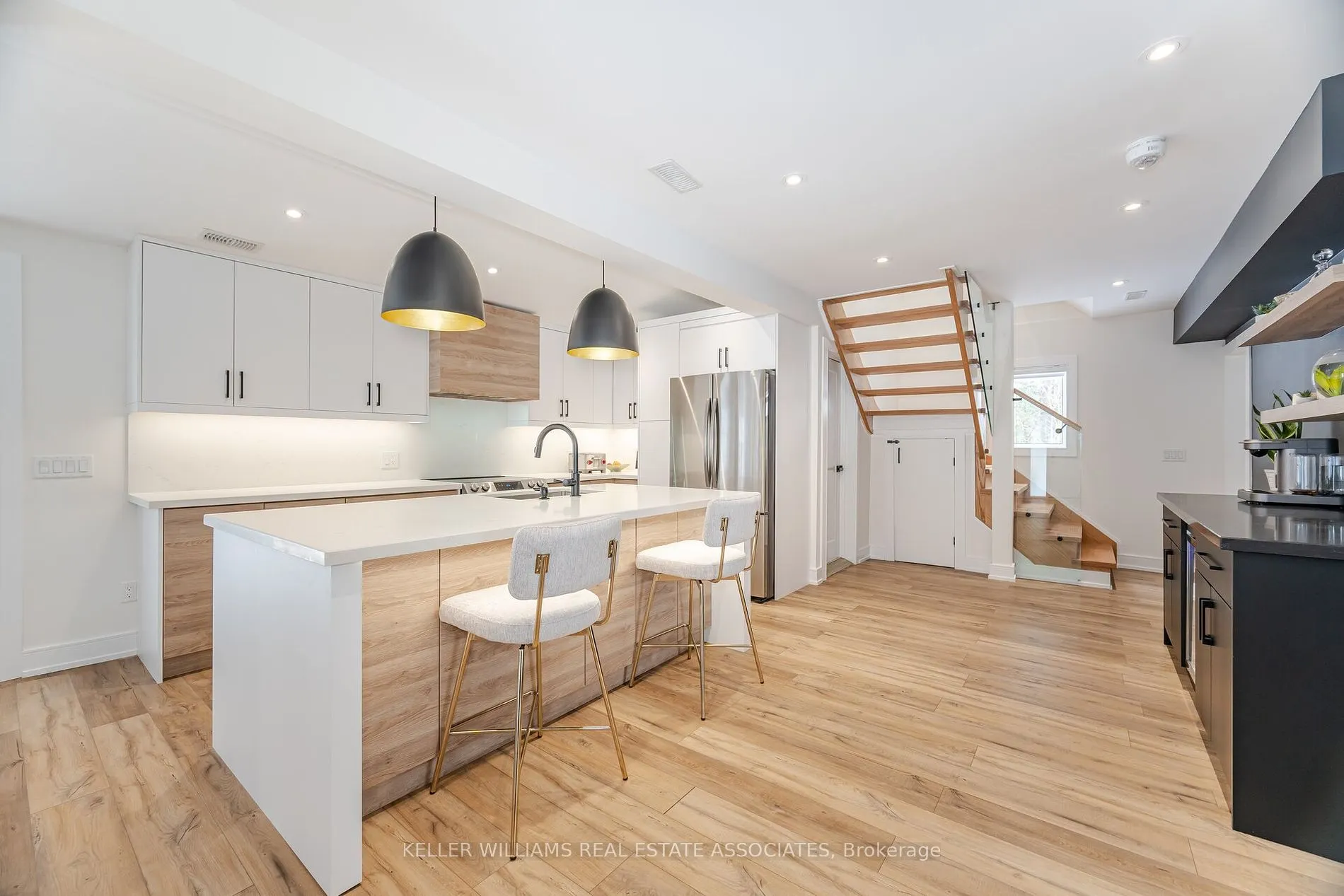 57 King St S