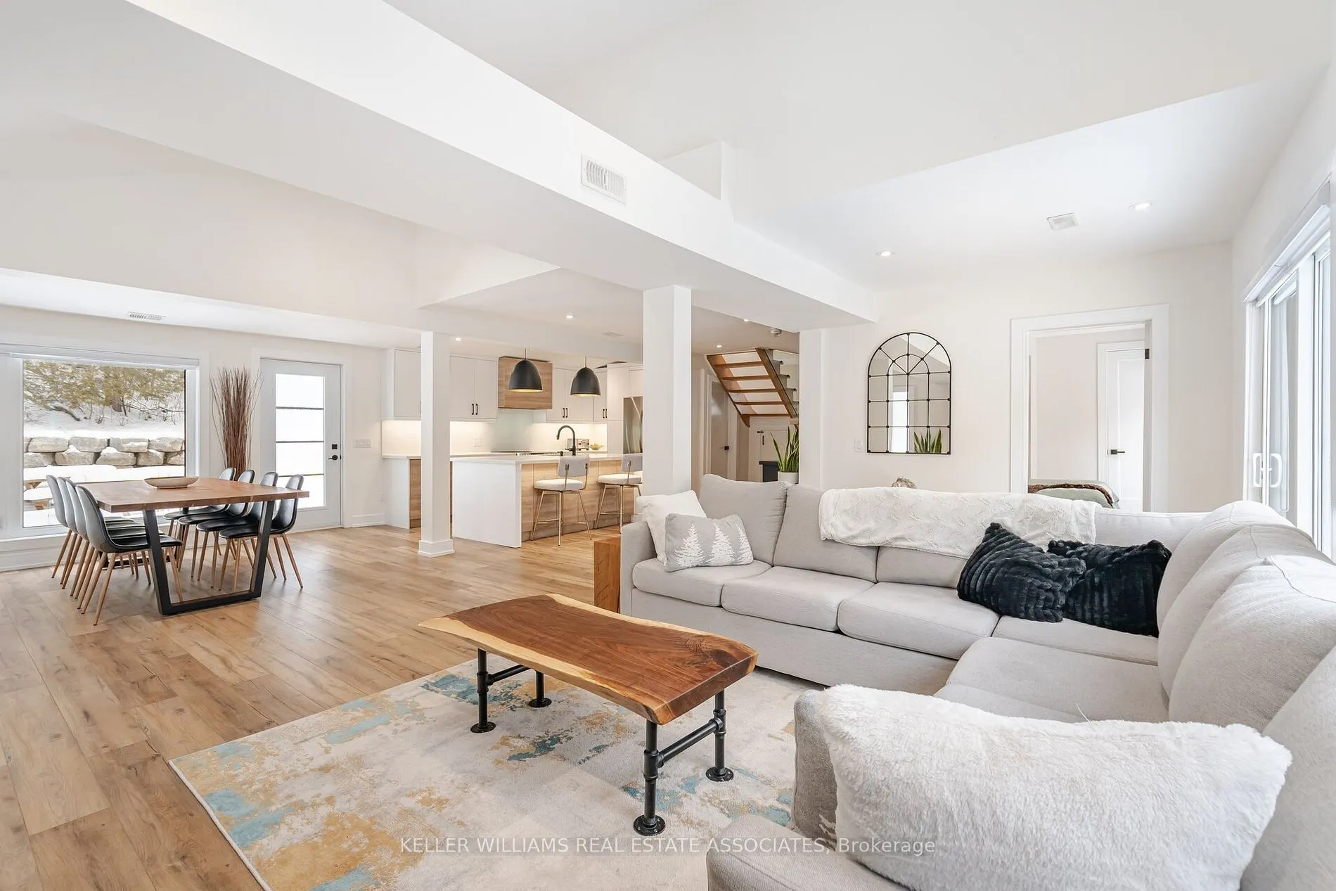 57 King St S