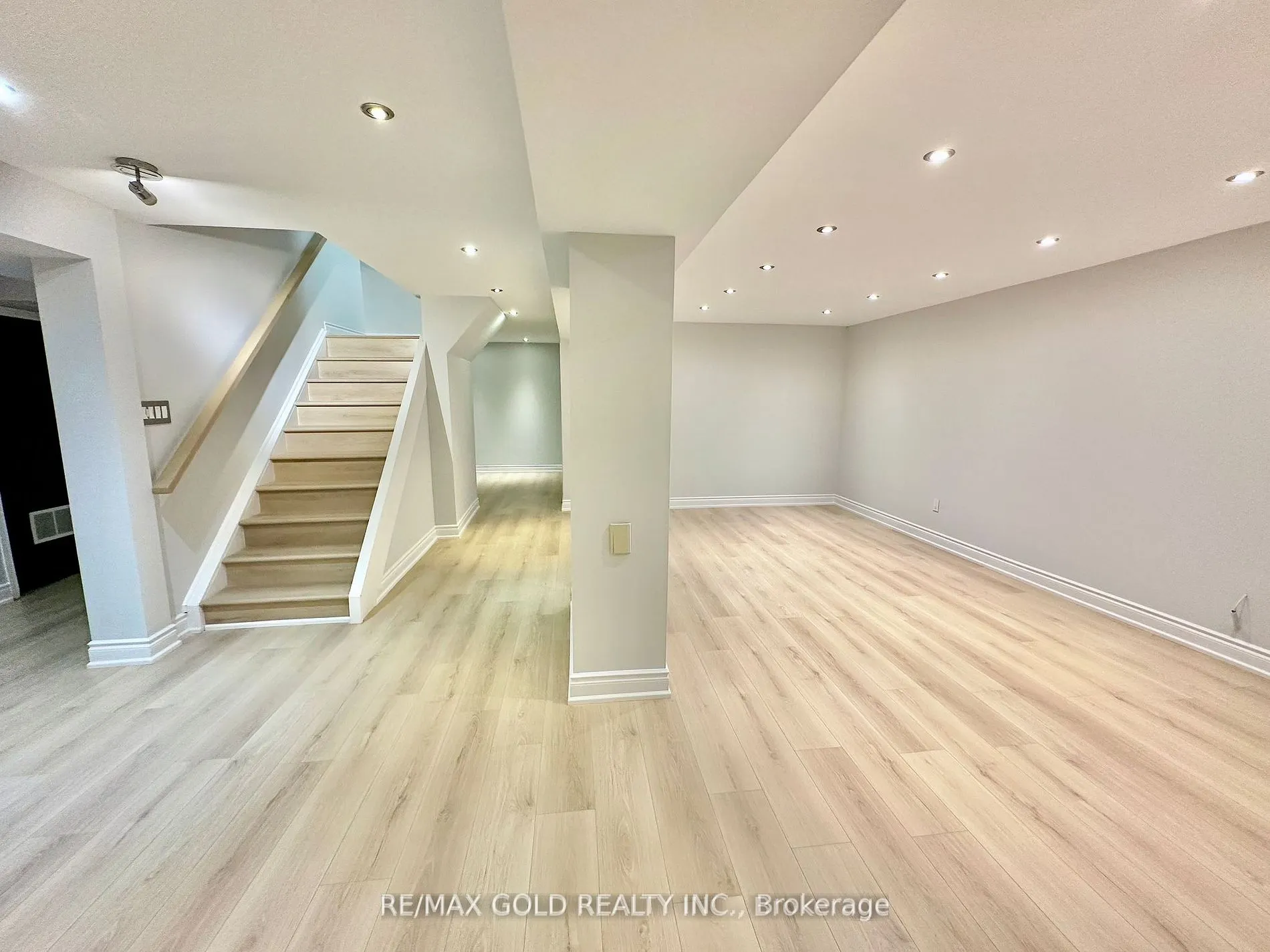 5967 Ladyburn Cres