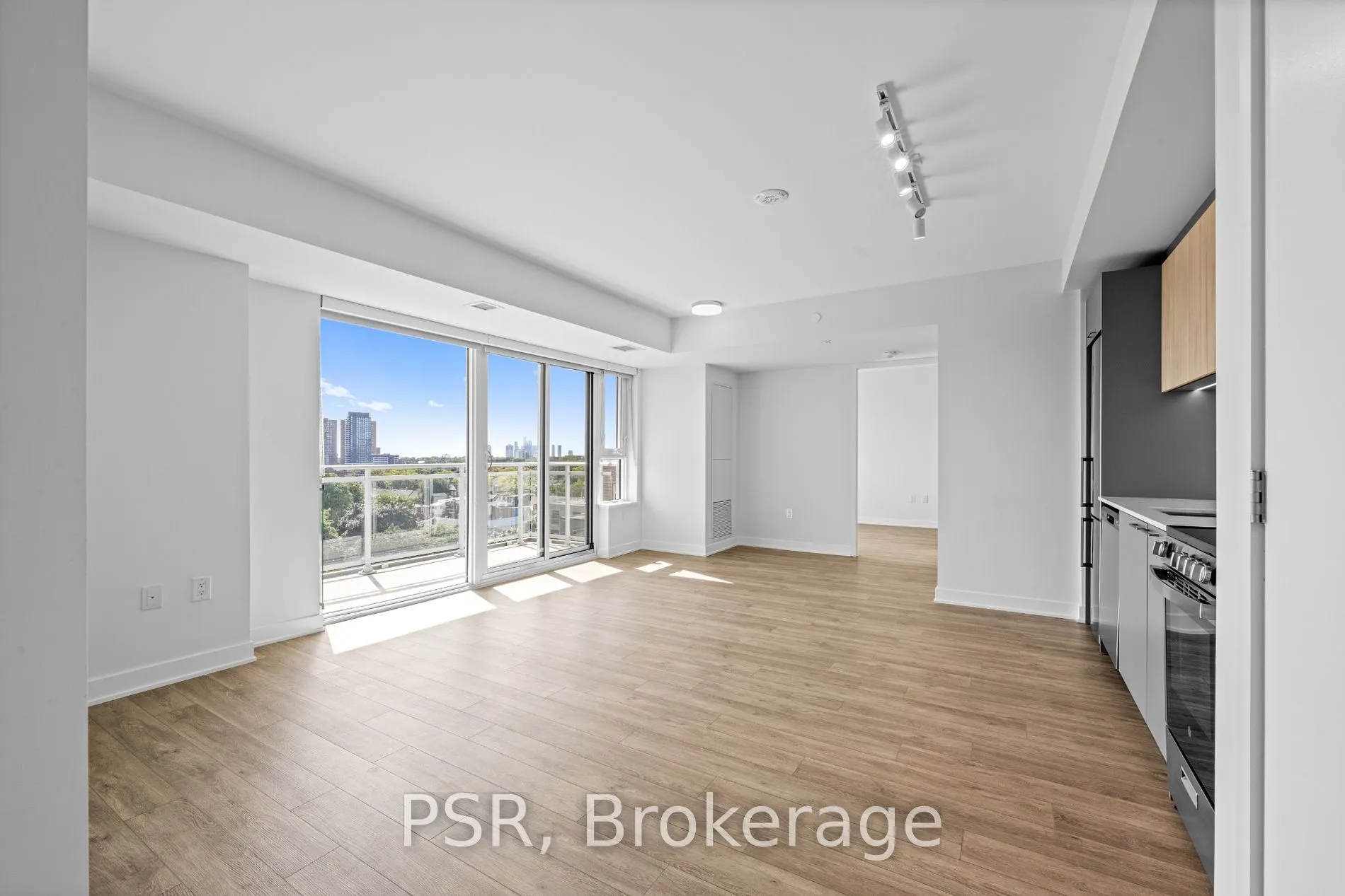 299 Campbell Ave, #819