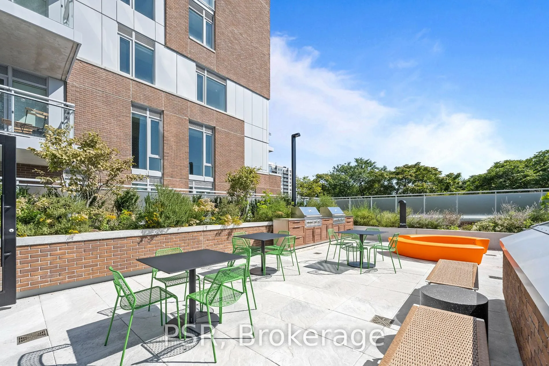 299 Campbell Ave, #819