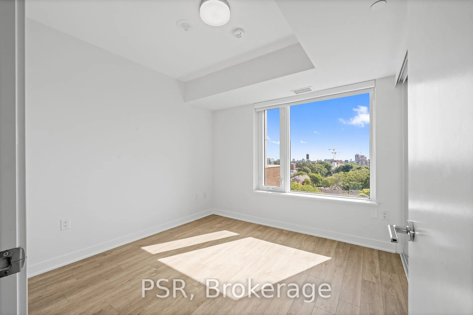 299 Campbell Ave, #819