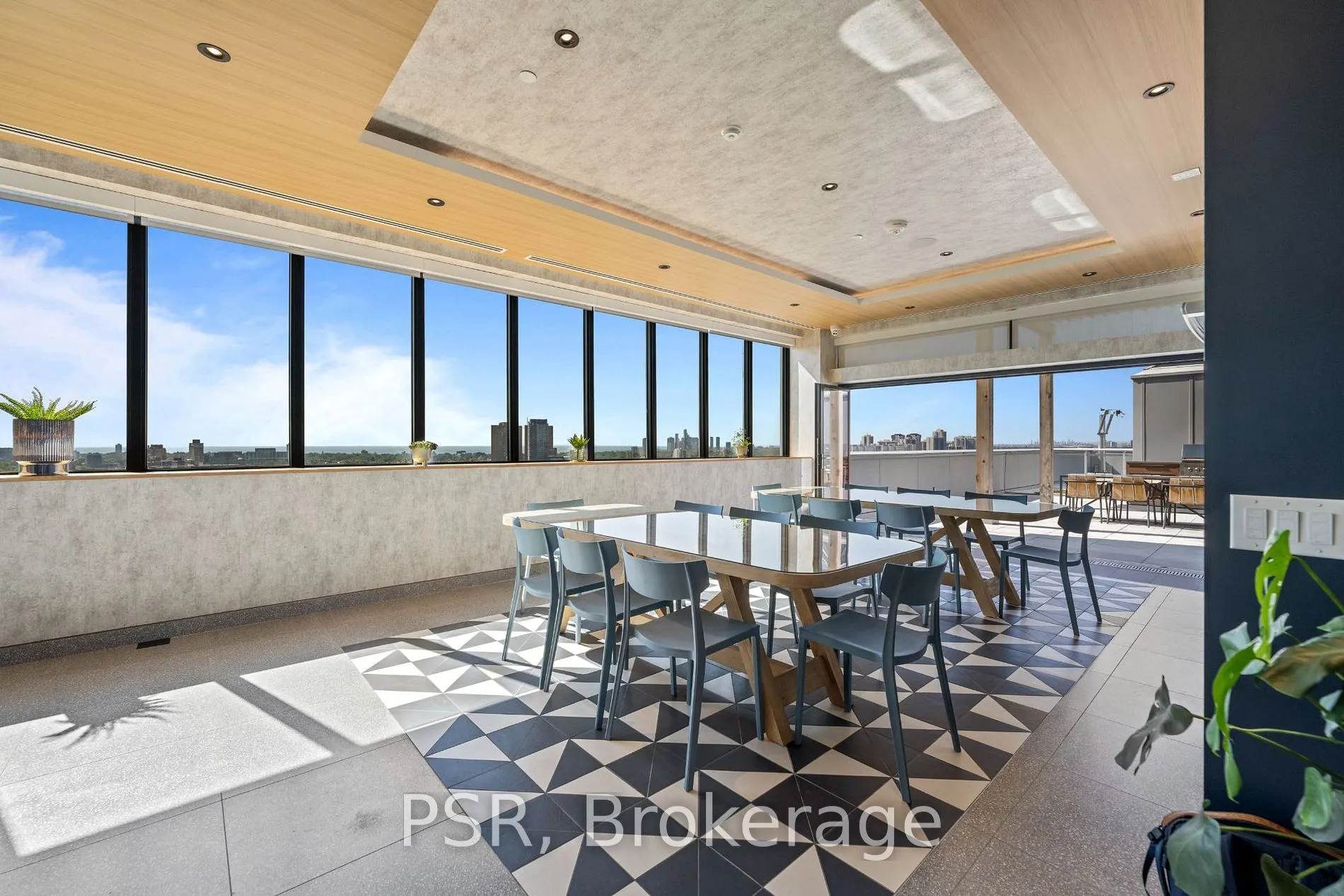 299 Campbell Ave, #819