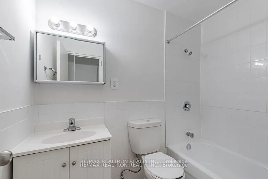 1524 Lawrence Ave W, #101